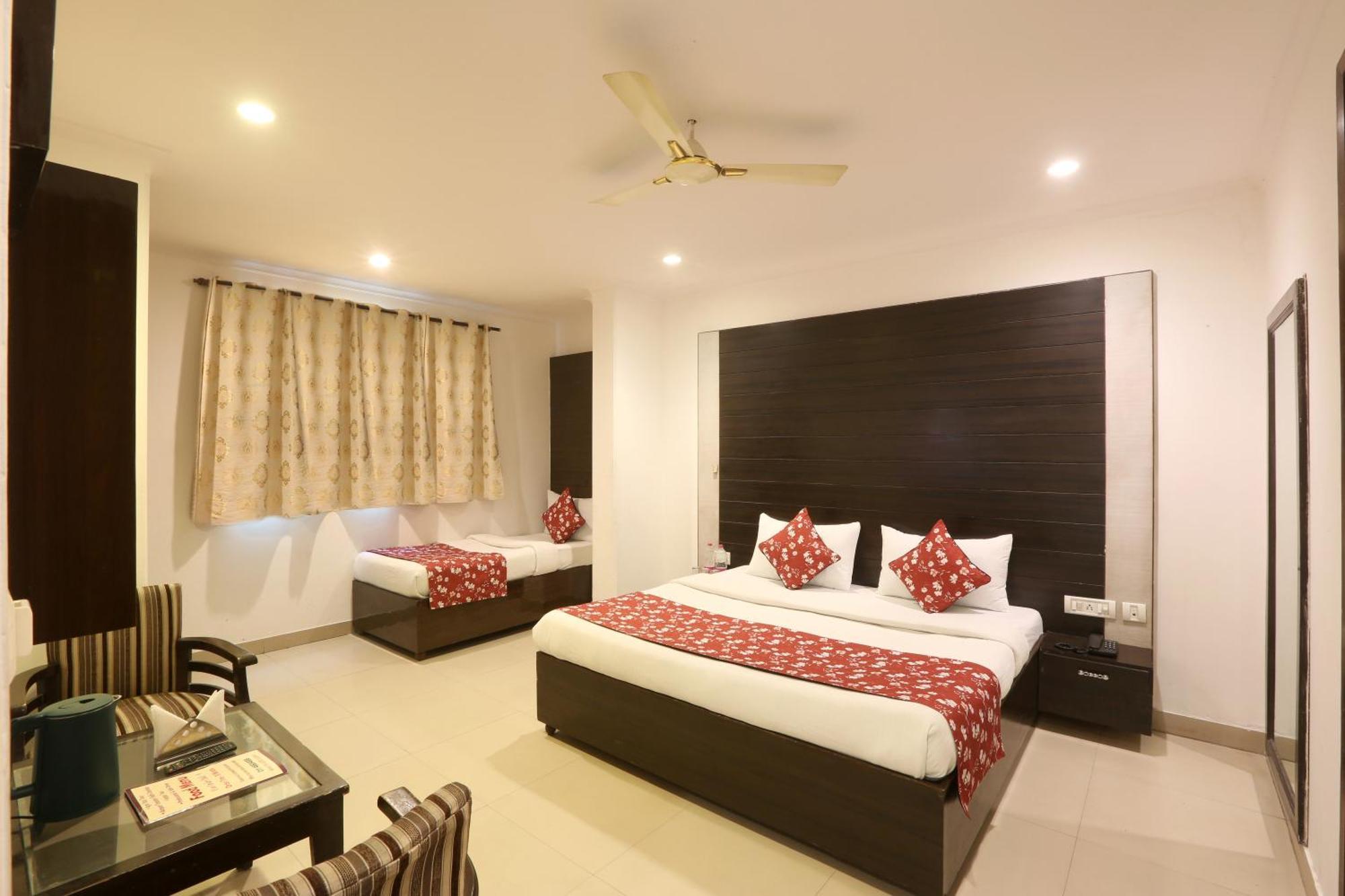 Airport Hotel Chanakya Delhi Ню Делхи Екстериор снимка