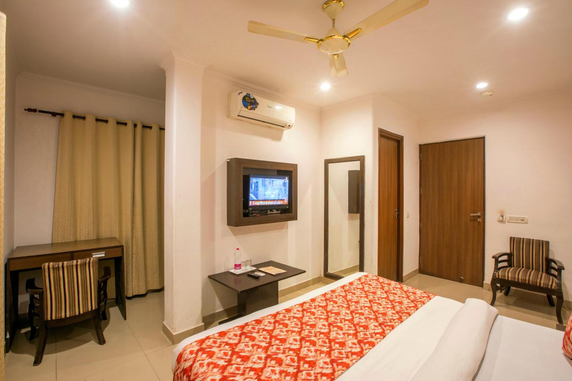 Airport Hotel Chanakya Delhi Ню Делхи Екстериор снимка