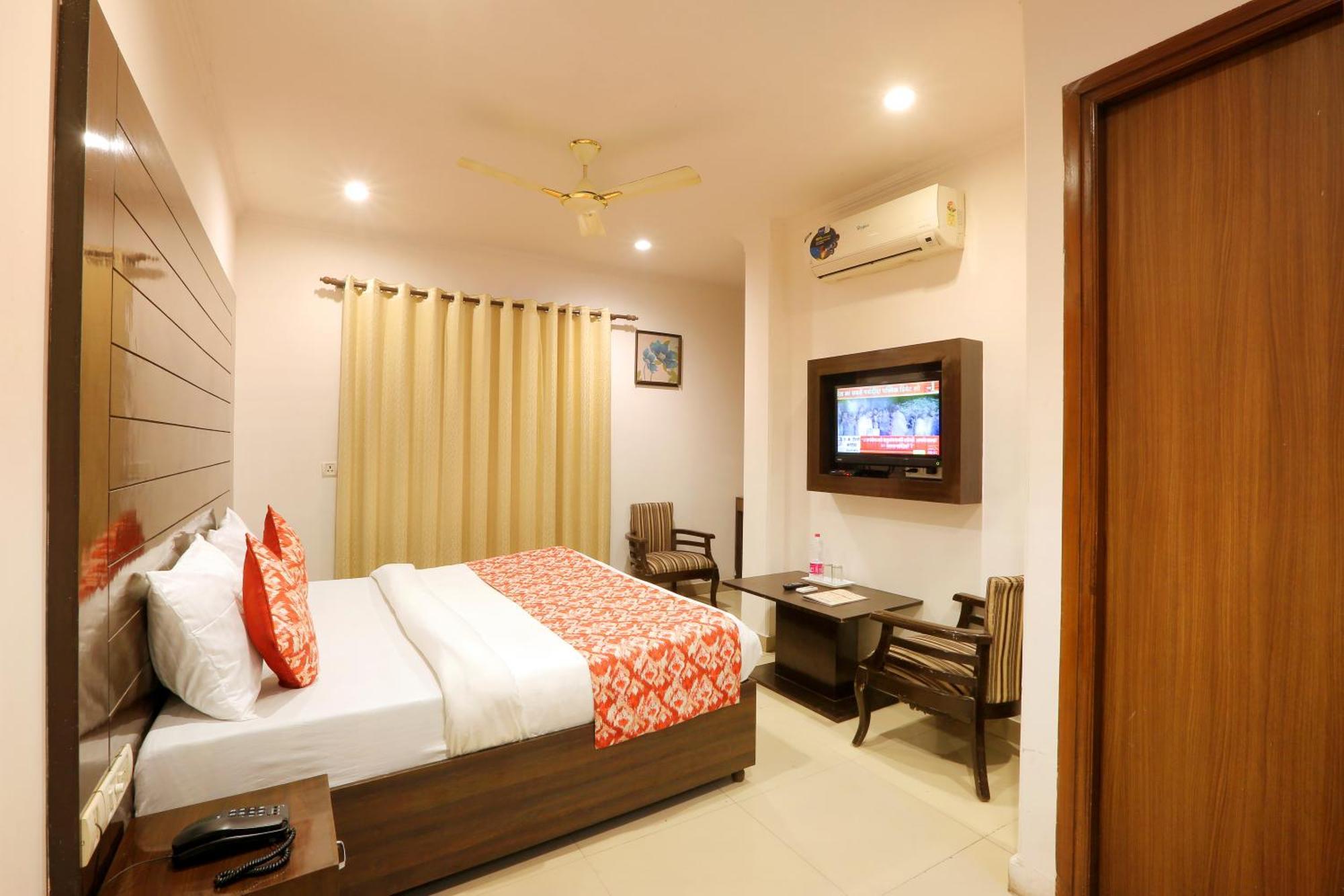 Airport Hotel Chanakya Delhi Ню Делхи Екстериор снимка